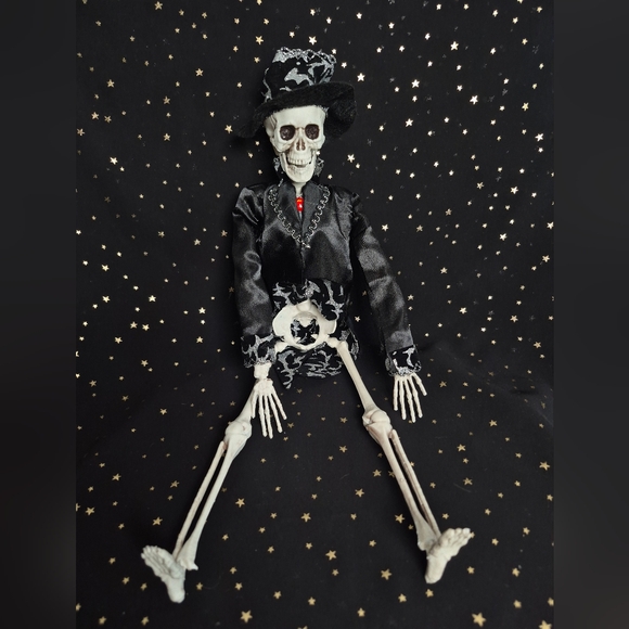 Fancy Bones Skeleton - Picture 1 of 4